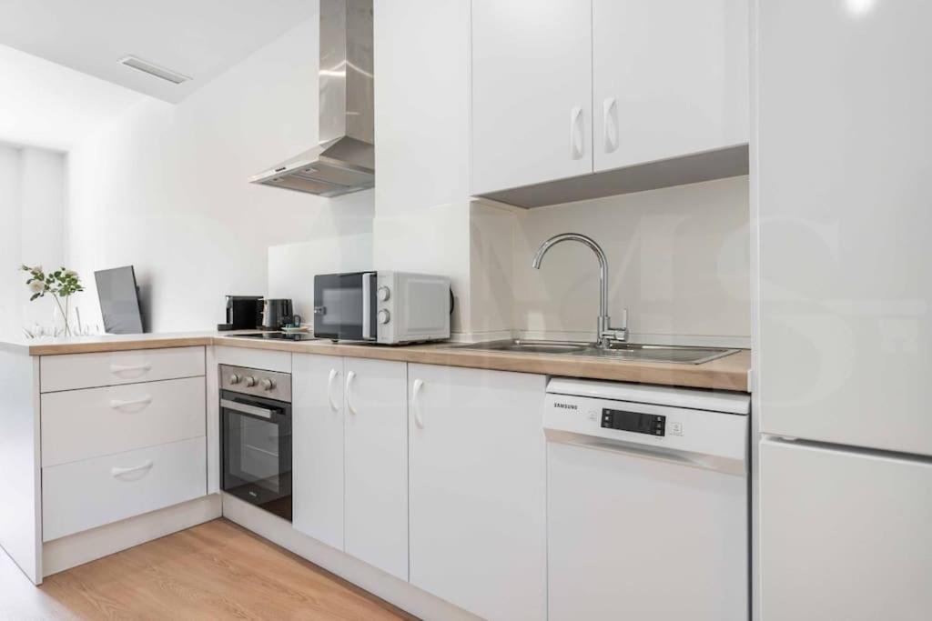 Fresh & Stylish Apartment With Parking By Rems 말라가 외부 사진